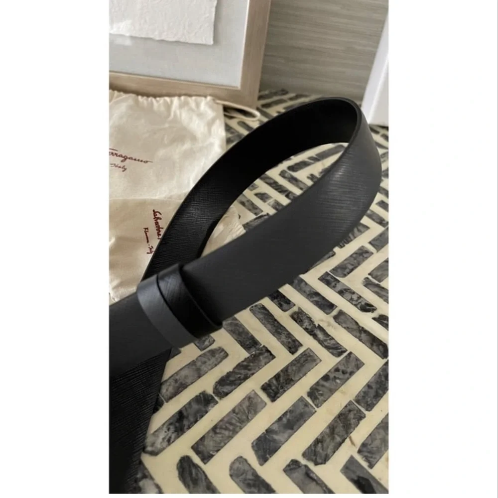 New with tags, Ferragamo Belt size 100.. reverse black and grey. - Picture 4 of 6
